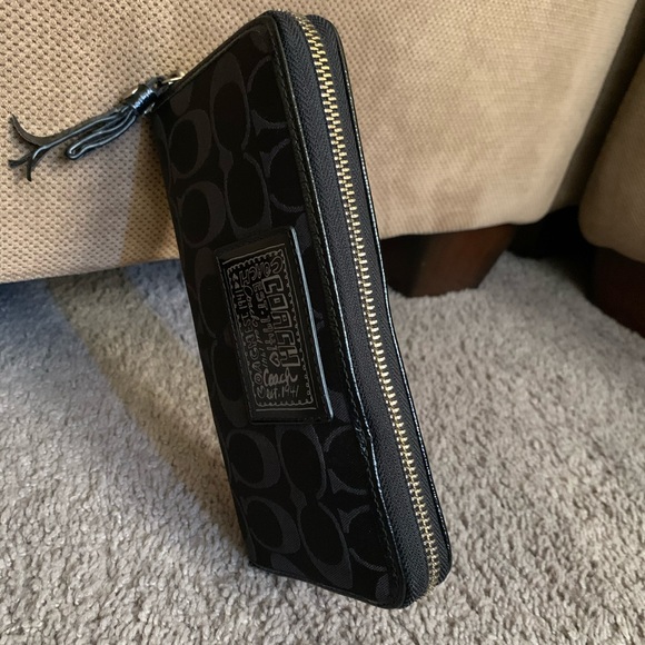 Authentic COACH Accordion Zip Wallet - Picture 6 of 10